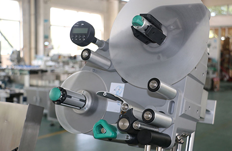 真空管臥式貼標機