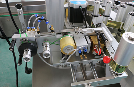 玻璃瓶定點定位貼標機