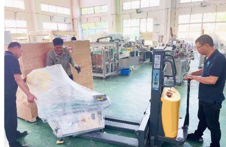 桌面式圓瓶不干膠貼標機發貨定制圖 桌面式圓瓶不干膠貼標機發貨