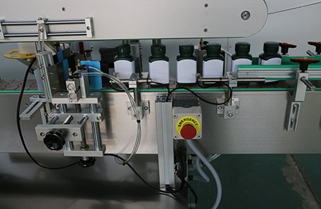 方瓶貼標(biāo)機(jī)